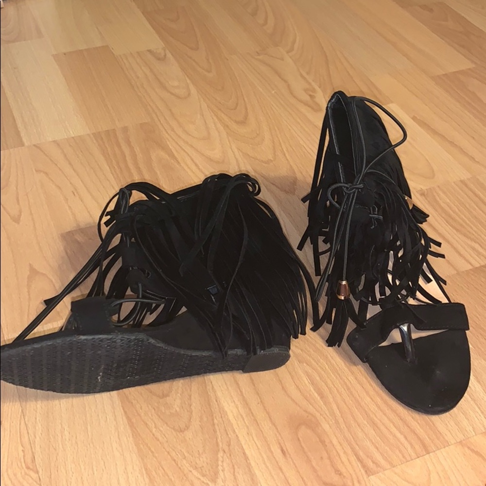Heart’s Collection Fringe Black Sandals